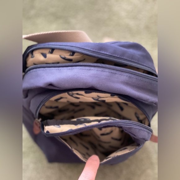 MEC UNISEX MESSENGER CROSSBODY BAG - Picture 4 of 5